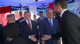 Gençlik ve Spor Bakanı Bak ile AK Parti Genel Başkan Yardımcısı Yazıcı, Rize'de vatandaşlarla bayramlaştı