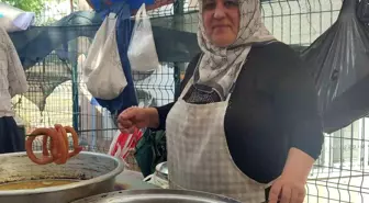Kahramanmaraş'ta 2 Çocuk Annesi Kadın, Kızgın Yağda Halka Tatlı Yapıyor