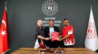 Kayserili Muaythai Sporcuları Dünyadan Madalyalarla Döndü