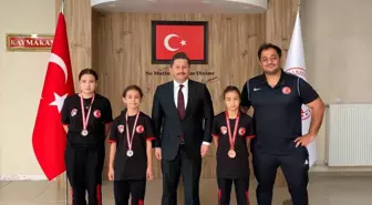 Ulukışla'nın Küçük Kızlar Güreş Takımı Türkiye Şampiyonasında Başarı Elde Etti